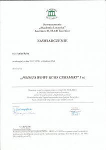 Zaświadczenie Anity Ryby o ukończeniu podstawowego kursu ceramiki 1 stopnia.