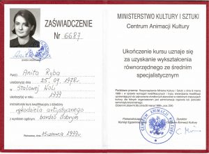 zaświadczenie Anity Ryby o ukończeniu kursu rękodzieła artystycznego.