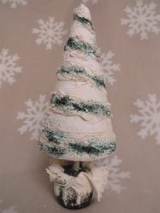 mała biała choinka świąteczna.