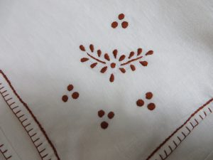 zbliżenie kawałka materiału z wzorem na nim.