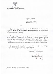 List od marszałka uhonorowujący zespół ludowy Łęgowianie nagrodą Zarządu Województwa Podkarpackiego za osiągnięcia w dziedzinie kultury i sztuki.