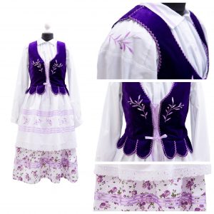 fioletowo-biała sukienka z fioletową kamizelką.